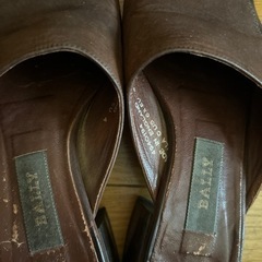 B AL LYバックスキンサンダルの画像