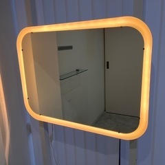 ライト付き壁掛けミラー大　4月中旬までの画像