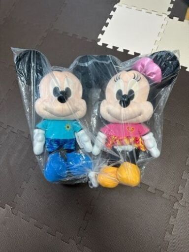 ミッキーとミニーのぬいぐるみ