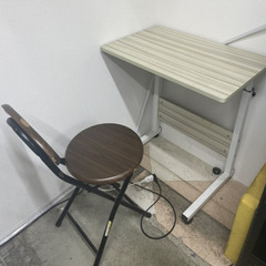 【PCデスクと折り畳み椅子】使用1年未満の厨房機器　閉店に伴い格...