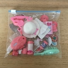 リカちゃんハウス&小物&リカちゃん3体の画像