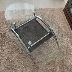 ガラステーブルの画像