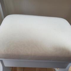 白色ドレッサー(椅子付き)の画像