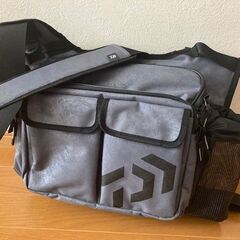 【新品】ダイワ　サイドフィットバッグ（D）