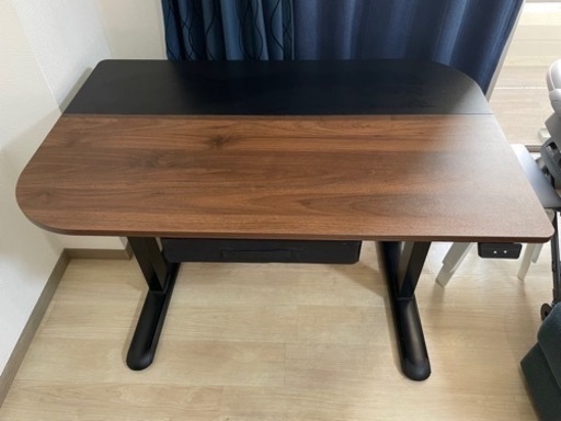 電動式スタンディングテーブル
