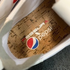 FESSURAとpepsiのコラボスニーカーの画像