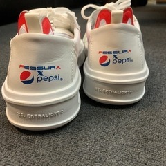 FESSURAとpepsiのコラボスニーカーの画像