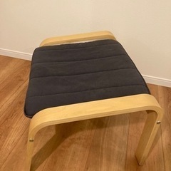 IKEAポエングのオットマン