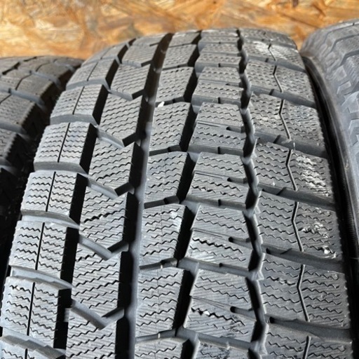 ほぼ新品　倉庫保管　劣化少　DUNLOP ダンロップ　WM02 205/60R15 スタッドレス　タイヤ　2016年製　15インチ
