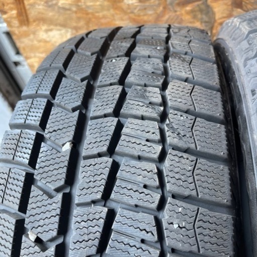 ほぼ新品　倉庫保管　劣化少　DUNLOP ダンロップ　WM02 205/60R15 スタッドレス　タイヤ　2016年製　15インチ