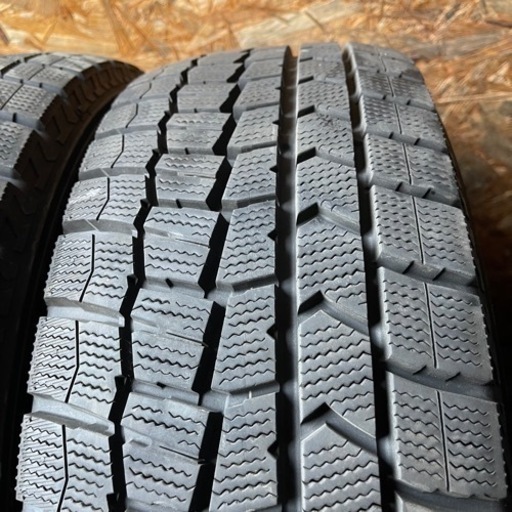 ほぼ新品　倉庫保管　劣化少　DUNLOP ダンロップ　WM02 205/60R15 スタッドレス　タイヤ　2016年製　15インチ
