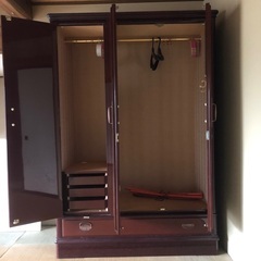 塗り箪笥の画像