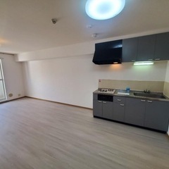 初期費用７５，０００円（分割払いなどありませんの入居できます）弊社より初期費用が安い条件がありましたらご対応いたします。エステートピア 部屋番号：203  家賃１カ月無料＆保証人不要＆仲介手数料0円＆保証会社＆家財保険全て含まれております。弊社より初期費用が安い条件がありましたらご対応いたします。 物件待ち合わせにてご見学＆ご契約可能です。お問い合わせお待ちしております  LINE公式アカウントに登場！お得な情報を受け取るには、以下のリンクから友だち追加してください。https - 賃貸（マンション/一戸建て）