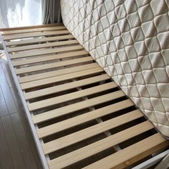 ニトリすのこベッドフレーム・マットレスセットの画像