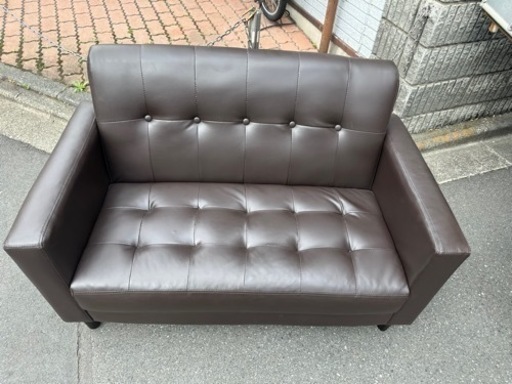 2人掛けソファ。配送できます。