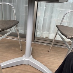 デーブルとイス2脚(本日17:00まで)の画像