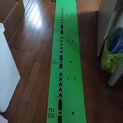 パター練習用マット&ゴルフボールの画像