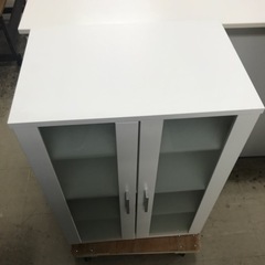 取引場所　南観音　O 2303-988 キッチンキャビネット　白　小サイズ　汚れ　キズあり　側面めくれ等ありの画像