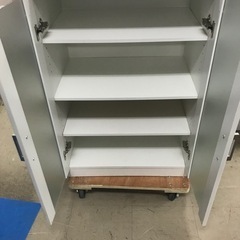 取引場所　南観音　O 2303-988 キッチンキャビネット　白　小サイズ　汚れ　キズあり　側面めくれ等ありの画像