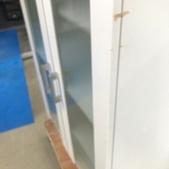 取引場所　南観音　O 2303-988 キッチンキャビネット　白　小サイズ　汚れ　キズあり　側面めくれ等ありの画像