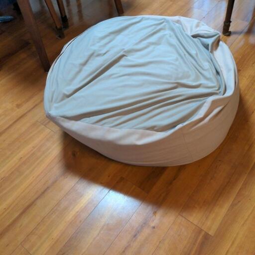 体にフィットするソファ　無印良品　人をだめにするソファ　クッション