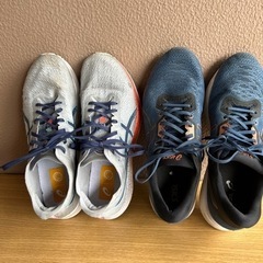 アシックスランニングシューズ2足差し上げます。