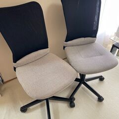 ②ニトリ　オフィスチェア　肘無し　昇降機能付き　背当てクッション付きの画像