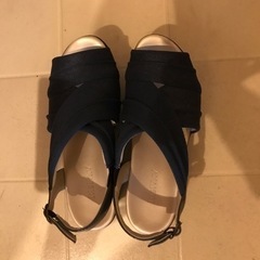 AKAISHIのサンダルの画像
