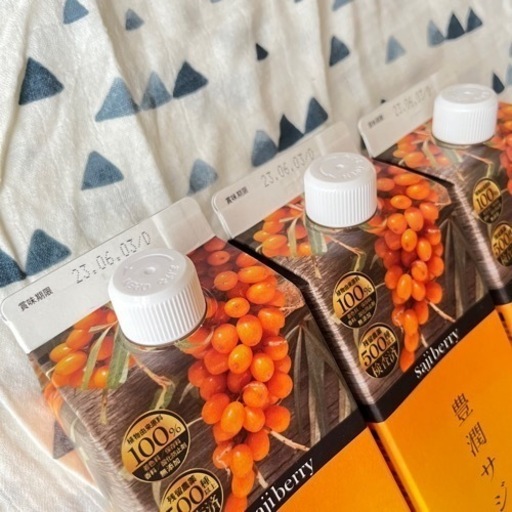 【新品未開封】フィネス豊潤サジー 1000mL ✖️3本　らくらく乳酸菌　コップおまけつき❣️
