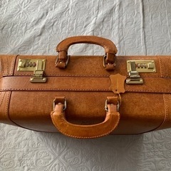 TaylorMeda 革製　スーツケースの画像