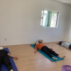 ヨガ🧘‍♀️太陽礼拝レッスン　ヨガスタジオ沖縄市の画像