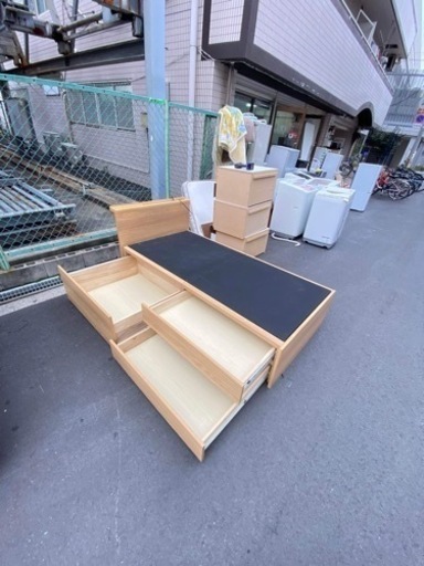 ?シングルベッドとマットレス㊗️組み立て無料?配達出来ます