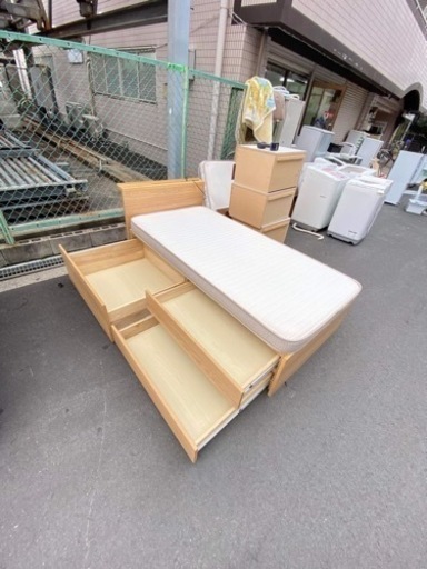 ?シングルベッドとマットレス㊗️組み立て無料?配達出来ます