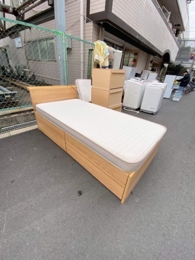 ?シングルベッドとマットレス㊗️組み立て無料?配達出来ます