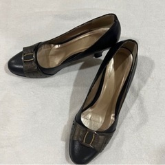レザー　パンプス　ヒール