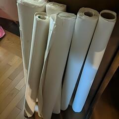 大量の白系統の壁紙クロス(相談中)