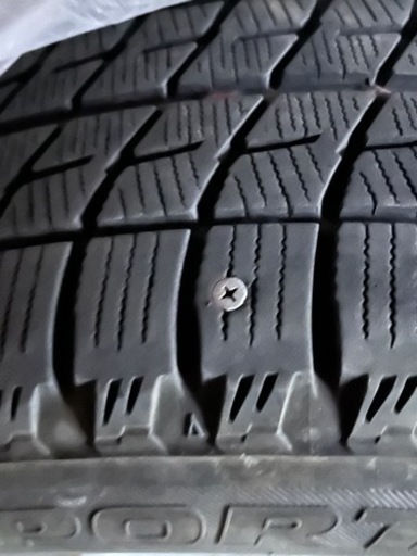スタッドレスタイヤ　令和4年12月購入　215/60R 17 96Q