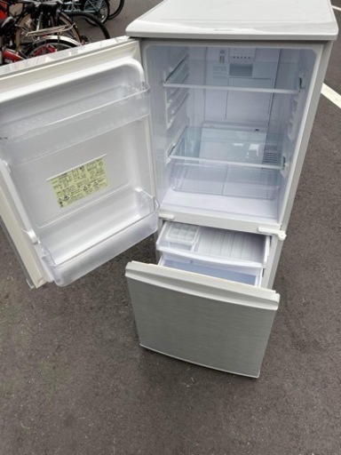 ? 大阪市内配達設置無料 ?シャープ冷蔵庫　１３７L??保証有り