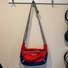 お話中　NIKEナイキ　ショルダーバッグ