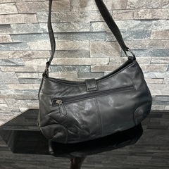 美品！オシャレな黒のショルダーポーチ　ショルダーバッグの画像