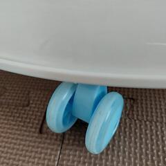 歩行器とバンボのセットの画像