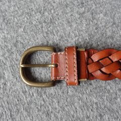 ほとんど未使用　本革メッシュベルト　色：茶　長さ：８４ｃｍ　幅：2.8ｃｍの画像