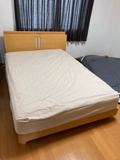 早い者勝ち　ダブルベッド　美品　格安出品