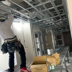【正社員】未経験でもガンガン稼げる！嬉しい寮完備ですぐに働ける★内装工事職人を大募集♪の画像