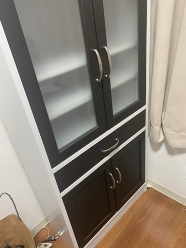 食器棚29日午前中までに取りに来れる方！