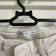 ZARAのジーンズの画像