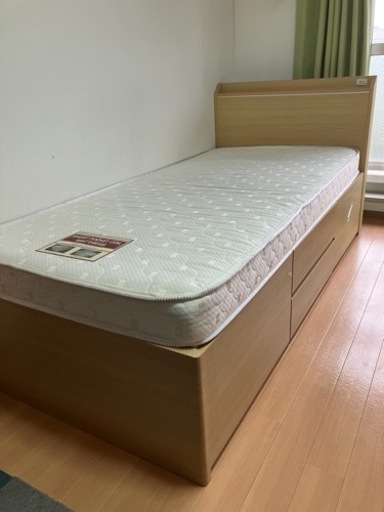 シングルベッド　引き出し収納付き
