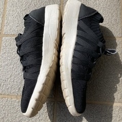 moz スニーカーの画像