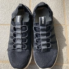 moz スニーカー