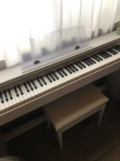 急募！ほぼ未使用。本日２６日午前中の引き渡しに限りこの価格でお譲りします。2022年製CASIO PX770 ホワイトウッド調